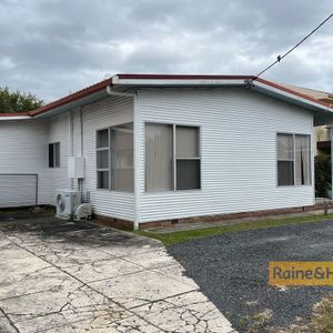 Three bedroom home - Photo 3
