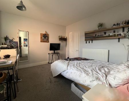 3 bedroom terraced house to rent - Photo 3