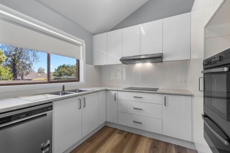 FRESHLY UPDATED SPACIOUS FAMILY HOME! - Photo 3