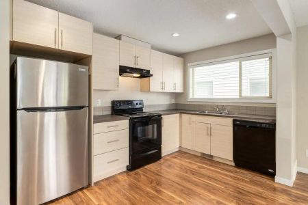 - 3 Bedroom at West Townes - Photo 4