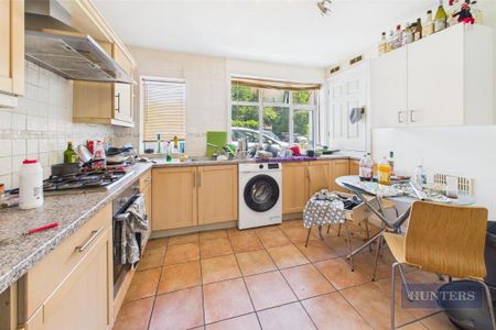 5 bedroom flat to rent - Photo 4