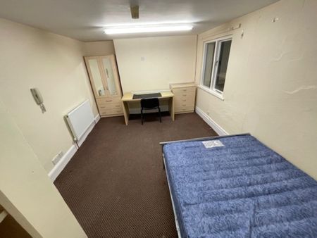 1 Bed Student Accommodation - Photo 3