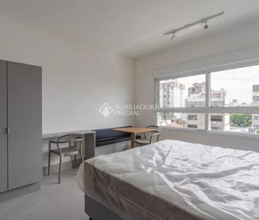 Apartamento com 1 quarto e 26m² para alugar em Passo da Areia, Port... - Foto 6