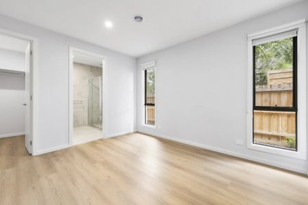 MODERN DOUBLE-STOREY FAMILY HOME IN A PRIME LOCATION - Photo 5