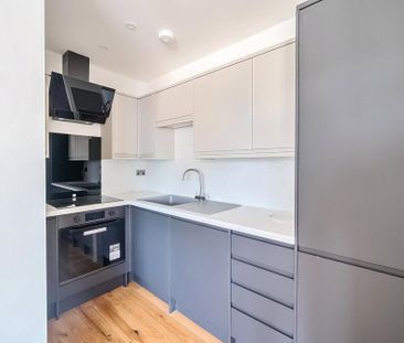 1 bedroom penthouse to rent - Photo 2