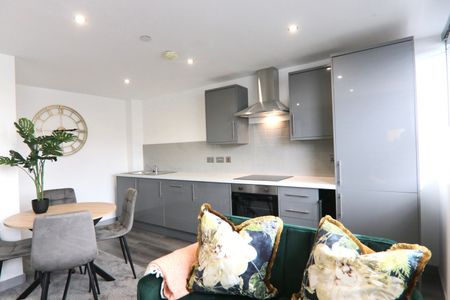 NEWLY REFURBISHED 1 BED APARTMENT - LEEDS - Photo 5