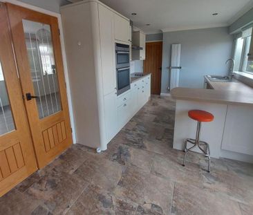 2 bedroom detached bungalow to rent - Photo 2