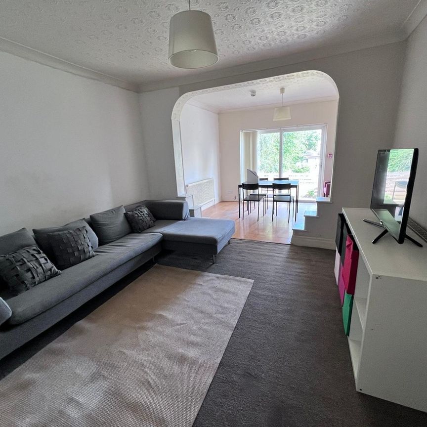 6 Bed Semi-Detached House, Mount Drive, HA2 - Photo 1