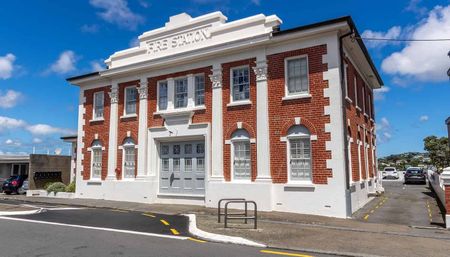 Iconic Northland Fire station - Photo 2