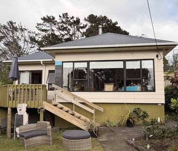 The Beach House A True Kiwiana Escape in Tinopai - Photo 5