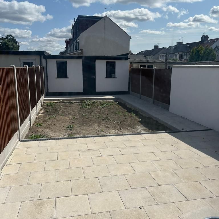3 bedroom flat to rent - Photo 1