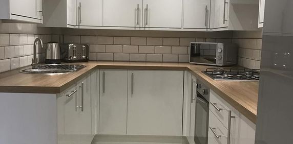 6 bedroom house of multiple occupation to rent - Photo 2