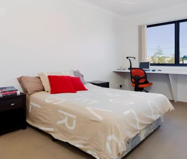 2 Bedroom / 2 Bathroom Apartment (Whole Apartment) - Photo 1