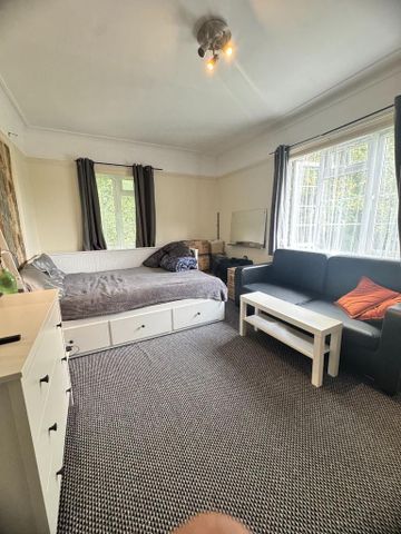 3 bedroom flat to rent - Photo 5