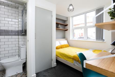 1 bedroom in a house share to rent - Photo 2