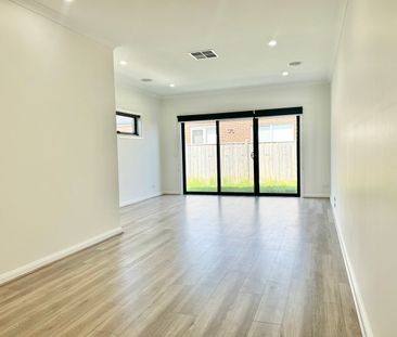 Cosy & Convenient Location! - Photo 3