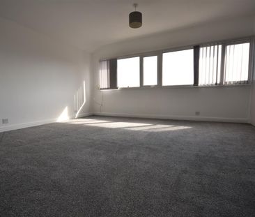 West Vale, Neston - Photo 1