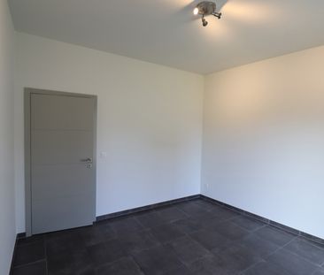 Een ruim gelijkvloers appartement met 3 slaapkamers, tuin en autost... - Photo 4