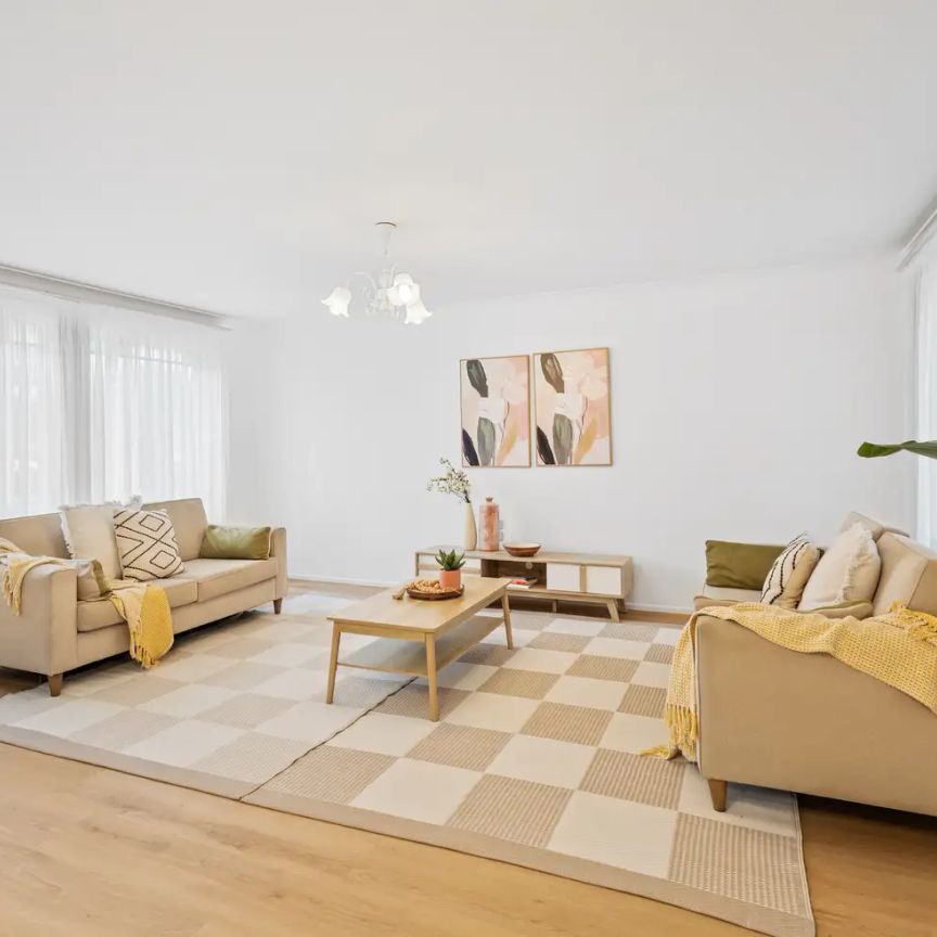 “Family-Friendly Comfort in the Heart of Springfield” - Photo 1