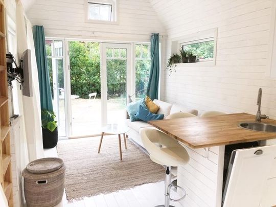 Eget litet hus med altan och trädgård, nära stan - Foto 1