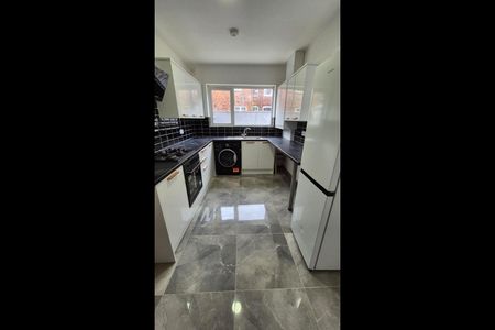 4 Bed Terraced House, Caythorpe Street, M14 - Photo 5