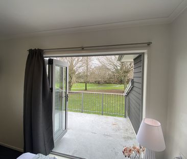 Self Contained Studio Close To The University - Photo 2