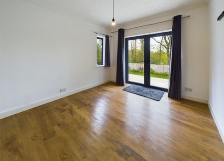 Links Drive, Solihull - Photo 3