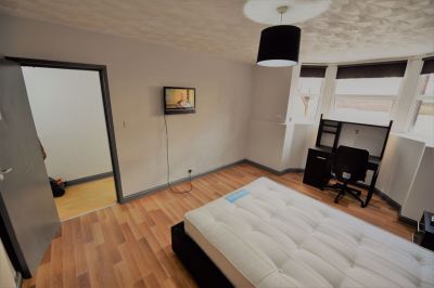 1 bedroom Flat in Brudenell Mount, Leeds - Photo 4