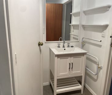 Charming 1-Bedroom Downstairs Apartment - Photo 2