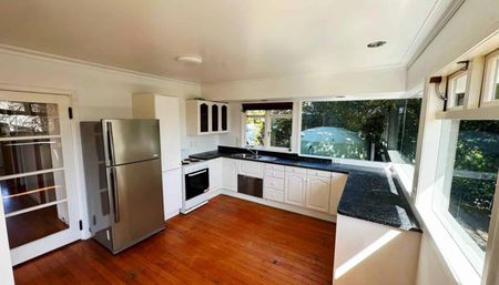 Sunny in Greenhithe - Photo 4