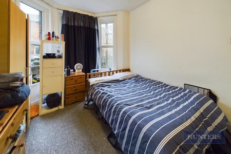 5 bedroom House To Let - Photo 3