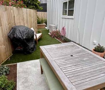 Sunny & Private Furnished 2BR Townhouse - Spreydon - Photo 3