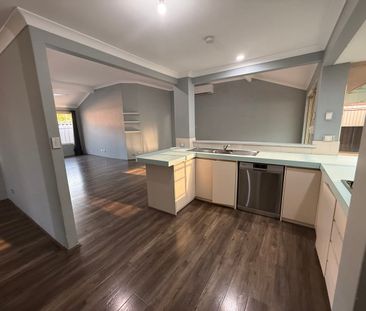 Coastal Comfort and Convenience - Your Secret Harbour Retreat Awaits - Photo 4