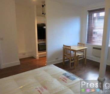Studio to rent - Photo 1