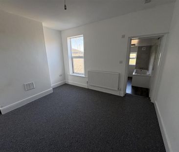 2 bedroom end of terrace house to rent - Photo 6