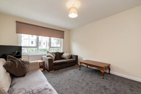 3 bedroom flat to rent - Photo 3