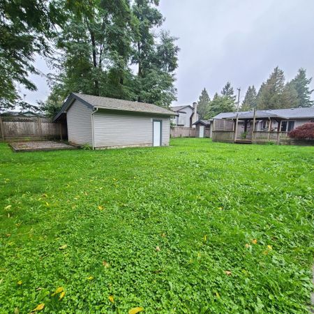 Modern Home Near Fraser Highway - Photo 2