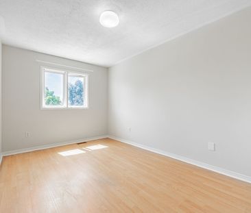 For Lease - 5602 Cortina Crescent, Mississauga, Ontario - Photo 2