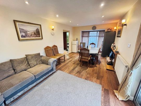 Etton Close, Hornchurch, RM12 - Photo 1