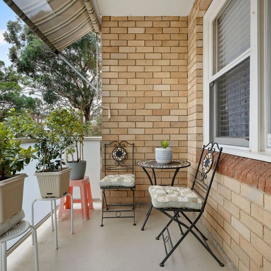 Charming Ground Floor Apartment in Secure Complex - Prime Location&excl; - Photo 1