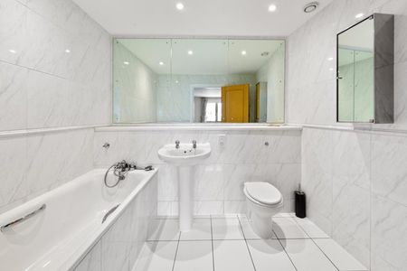2 Bed Flat - Photo 3