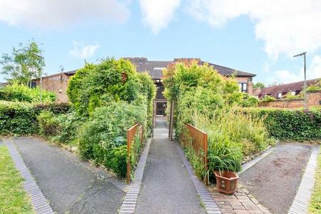 Gateway, Weybridge, Surrey, KT13 - Photo 2