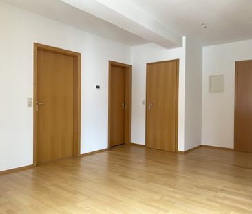 Helle 2 Zimmer-Wohnung im 1. Obergeschoss - Foto 1