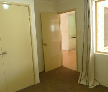 Perfectly located. - Photo 3