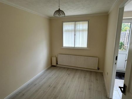 3 bedroom link detached house to rent - Photo 2