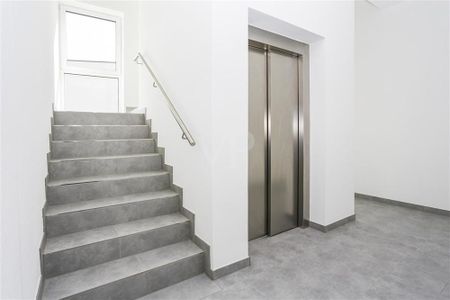 Stilvolle 2-ZKB im Dachgeschoss mit Einbauküche und Balkon - Photo 3