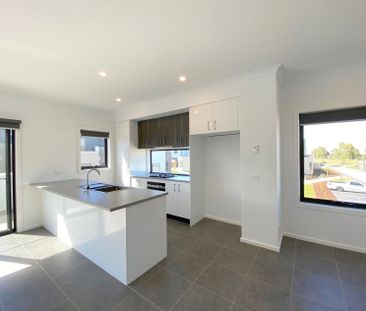 Modern Living in Wollert - 14 Sheba Way - Photo 2