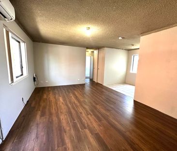 !! 1st floor unit – bedrooms will have brand new carpet !! - Photo 3