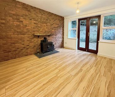 3 bedroom end of terrace house to rent - Photo 1