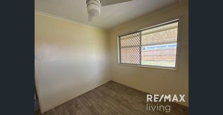 Comfortable Family Living on a Spacious 700m² Block - Photo 4